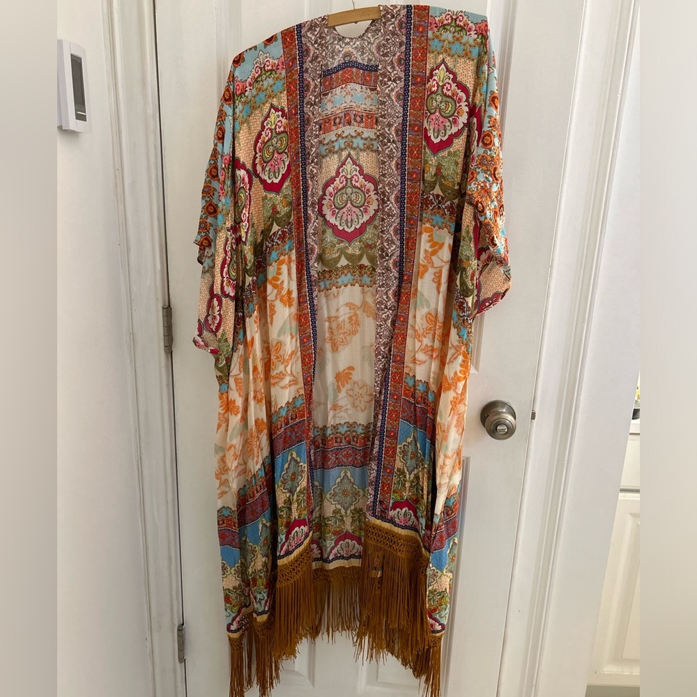 Bloomsbury topper: Gold print fringed duster